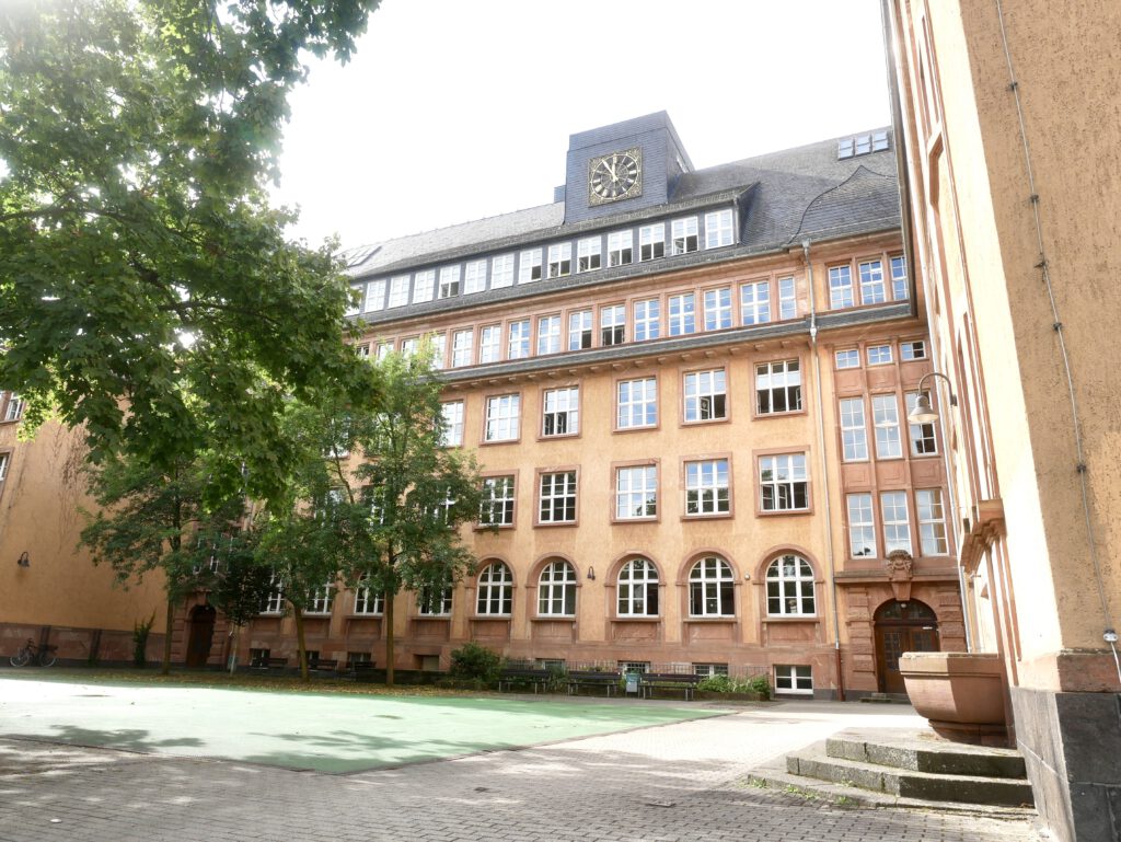 Das Schulgebäude von außen