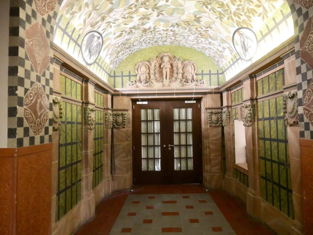 Der Eingang zu unserer Aula