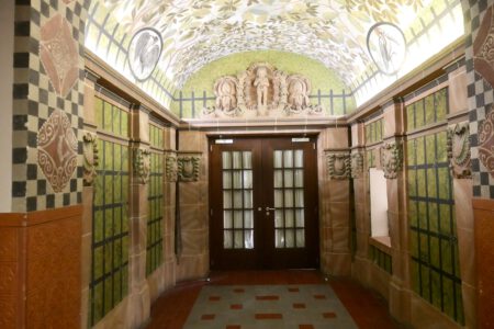 Der Eingang zu unserer Aula